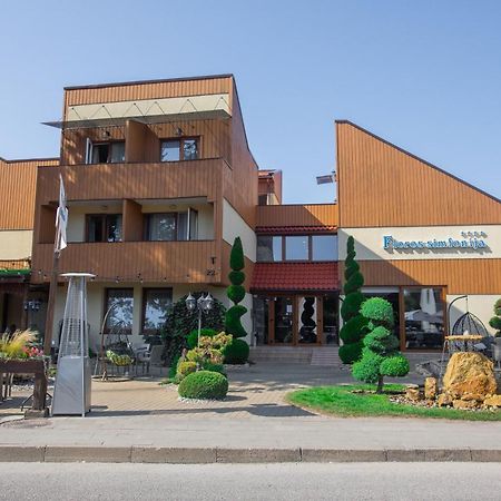 Floros Simfonija Hotel Sventoji Exterior photo