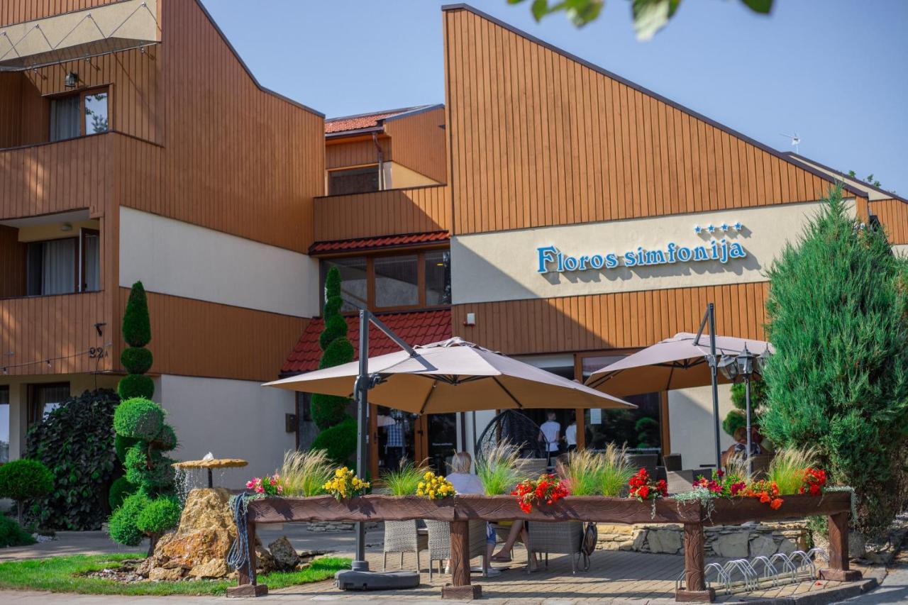Floros Simfonija Hotel Sventoji Exterior photo