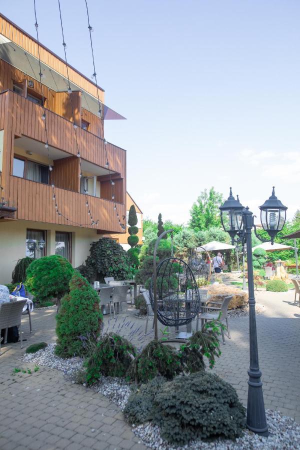 Floros Simfonija Hotel Sventoji Exterior photo