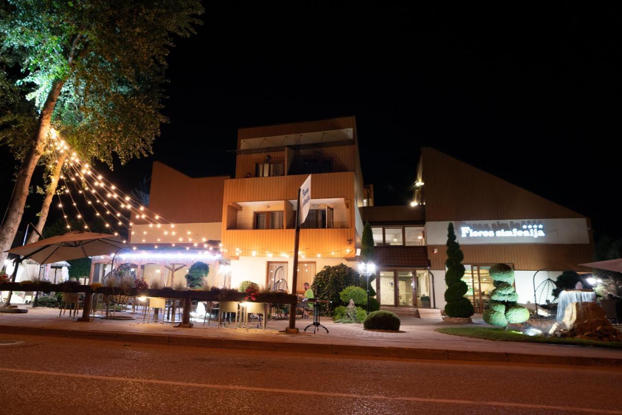 Floros Simfonija Hotel Sventoji Exterior photo